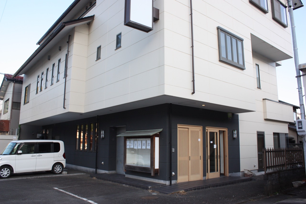 ふるさと岡部の玄関と建物